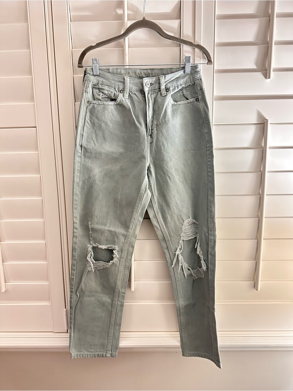 AE Women’s Light Sage Distressed High-Rise Jeans size 4